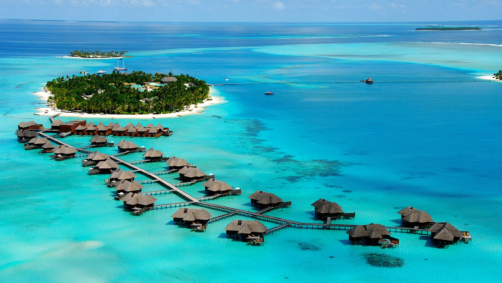 is it good to visit maldives in april